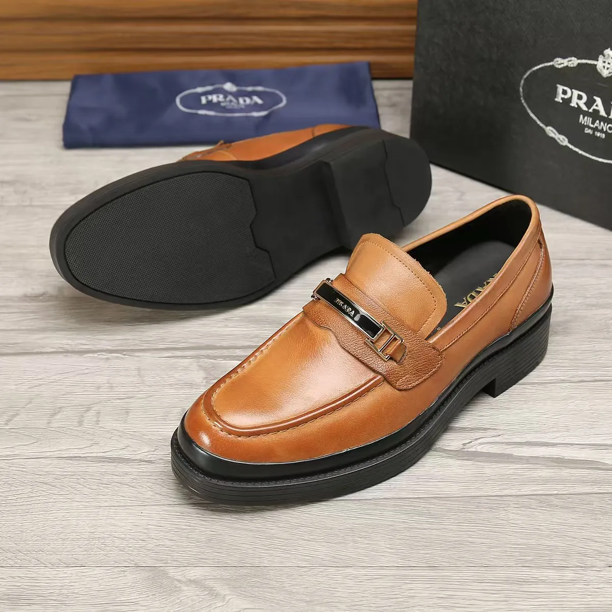 Men's shoes 💰540 💰💰🎩🎩【Prada】Counter 1:1⬆️original reproduction, absolute quality🆗Original outsole, high-quality imported rubber, wear-resistant and non-slip, never degummed, upper material: imported first-layer cowhide➕anti-slip foam outsole, official website material, lining material: water-dyed leather lining, 3 colors available! Code number 38-45